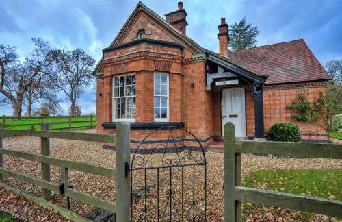 Finest Retreats - South Lodge at Longford - Photo 1