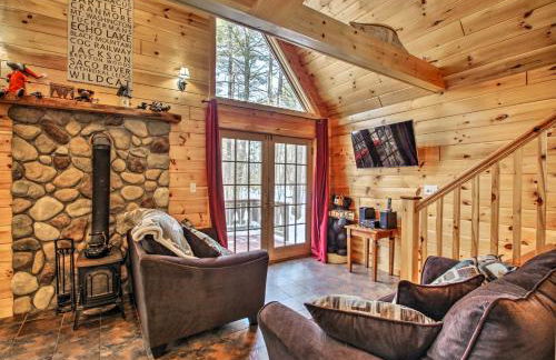 Secluded Conway Home with Theater Room and Hot Tub! - Foto 3