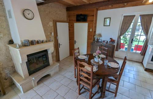 Maison Charentaise avec Cheminée, Jardin et Animaux acceptés - FR-1-653-221 - Foto 11