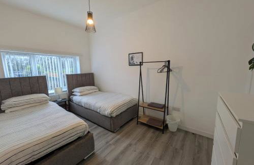 6 bedroom 6 Ensuite 1 min to M6 Jct 9 15 min to Bham - Foto 24