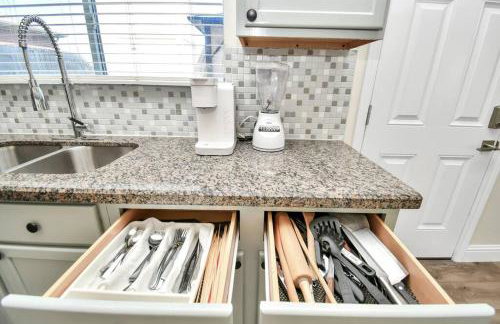 Tranquil 4-BR Oasis With Pool & Backyard Bliss! - Foto 27