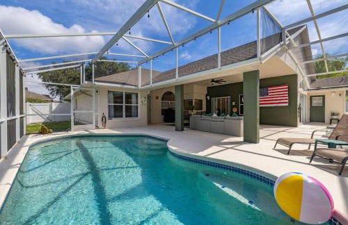 Modern Retreat Pool and Game Room - Foto 77