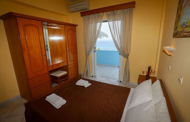 Agios Georgios - 2 Beds - Sleeps 5 - Free Parking - Foto 5