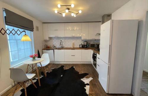 Gorgeous 2 bedroom apartment edge of Cabot Circus - Foto 18