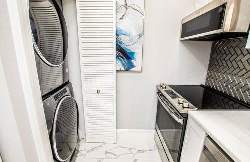 Newly Listed! 20 Percent Off! Golf and Tennis Community - Lavish Living - Foto 34