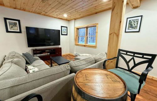 2S New log cabin in Bethlehem - privacy, firepit, great location! - Photo 14