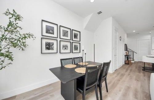 Stylish & Spacious 3BR Gem With Hot tub Near Downtown - Foto 48