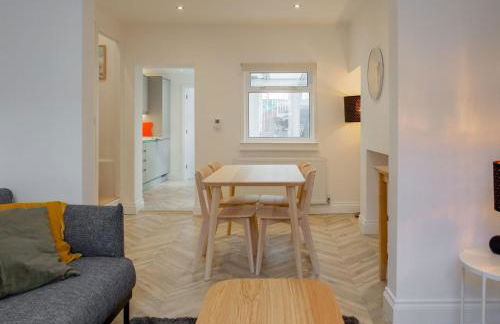 Bright & Airy 2BD - 10 mins walk to Chelt Centre! - Photo 12