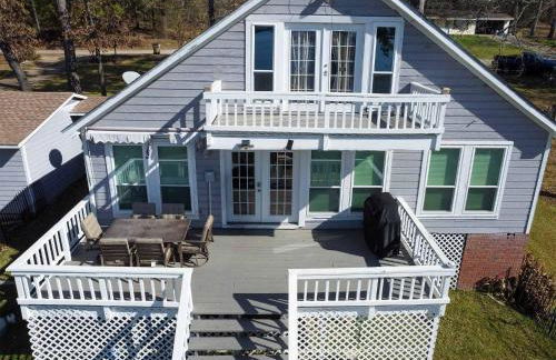 Lakefront House with Boat Dock, BBQ in Peaceful Flint - Foto 9