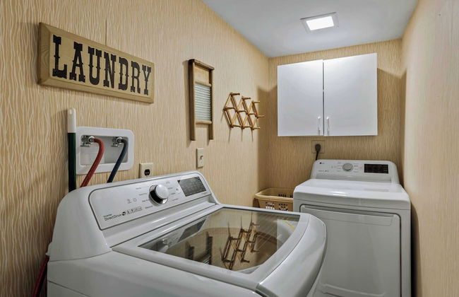 Lake It Right by Avantstay Lakefront w/ Dock, Hot Tub, Fire Pit & Game Room - Photo 30