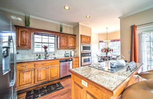 Upscale Home with Views and Game Room! - Foto 8