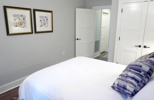 Stunning Logan Circle Apt - With Parking - Photo 16