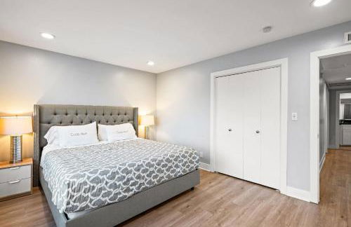 Serene Hilltop Oasis Above the City w Private Pool - Foto 34