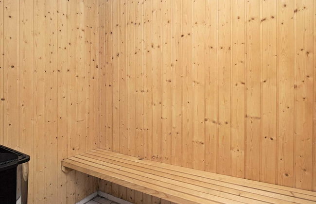 Comfortable Holiday Home in Dannemare with Hot Tub - Photo 3