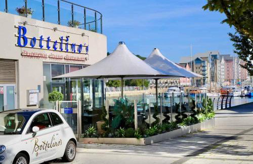 Stylish Marina Apartment with Stunning Views - Foto 27