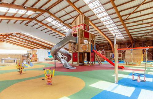 Cottage avec Parking gratuit - piscine et jeux - Foto 16