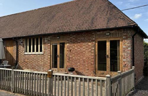 4 Coopers Cottages, Bodiam, East Sussex - Photo 1