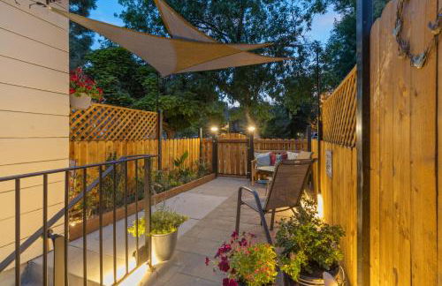 Ski and Hike Cozy Dtwn Reno Studio with Fireplace - Foto 30