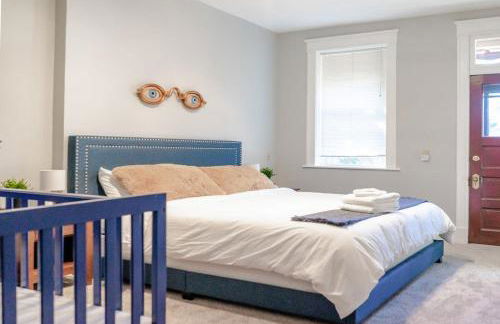 7BR Luxury Living 1st Floor Primary ABODEbucks - Foto 24