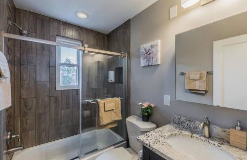 Beautiful 3br 2ba House with cozy backyard by CozySuites - Foto 21