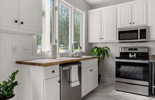 Colonial Manor - Photo 20