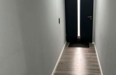 Gemütliche Ferienwohnung mit 1 Schlafzimmer, Wohnzimmer mit Schlafcouch & voll ausgestattete Küche - Foto 2