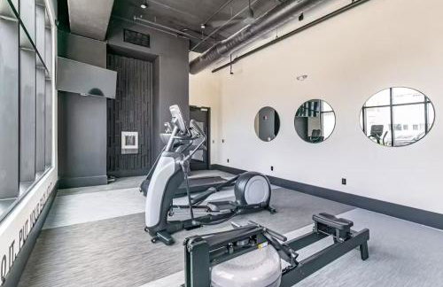 Nashville Oasis at The Muse Modern 2BR with Balcony Rooftop Views - Foto 16