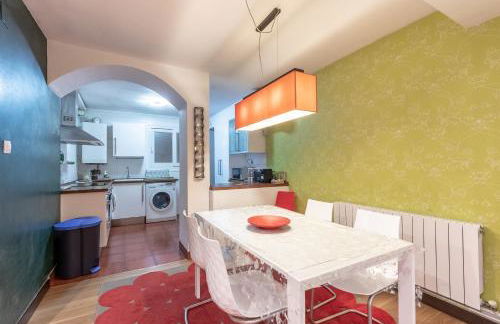 Tranquilo con Wifi y cercano al metro - Foto 3