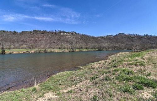 Scenic Riverview Getaway with Screened Porch! - Foto 36