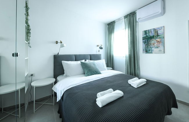 Charming Apt at the Artsy TelAviv Center - Photo 14