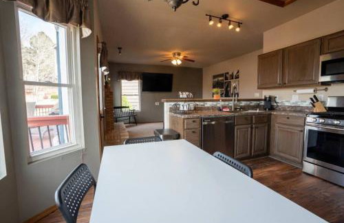 Hillcrest Chalet - Spa - Firepit - Views - USAFA - Foto 16