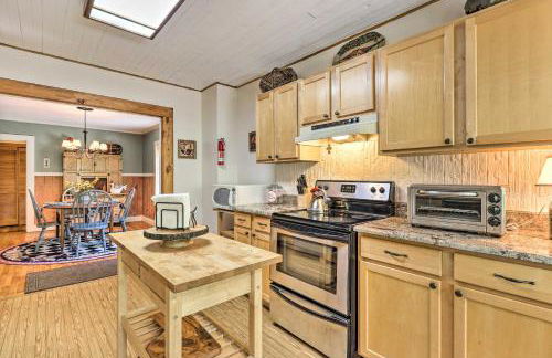 Fish, Float and Relax Fireside Home Near New River! - Foto 13