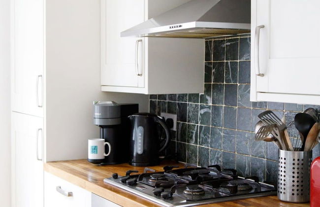 Charming 3bd Townhouse Right in the City Centre - Photo 14