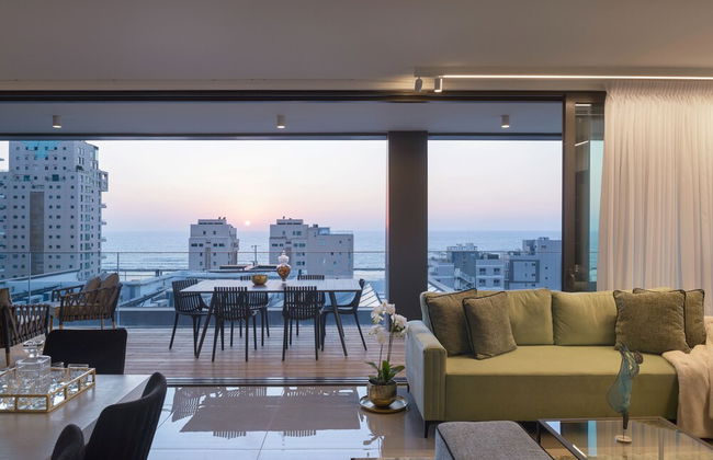 Luxury with Terrace & Sea View by FeelHome - Photo 29