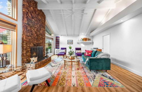 Nature-Inspired Stay with Pool, Fire Pits and More - Foto 78