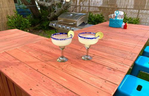 Luxury Home with Hot Tub & Outdoor Oasis blocks from the Beach - Foto 18