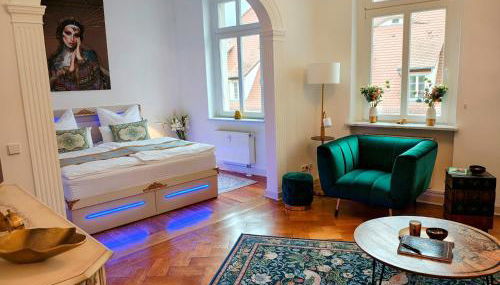 Exklusive Ferienwohnung Agnes in zentraler Bestlage von Zeitz! Vollausgestattet, freie Parkplätze, Magenta-TV, Highspeed WLAN, Fahrstuhl - Foto 3