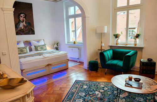 Exklusive Ferienwohnung Agnes in zentraler Bestlage von Zeitz! Vollausgestattet, freie Parkplätze, Magenta-TV, Highspeed WLAN, Fahrstuhl - Foto 3