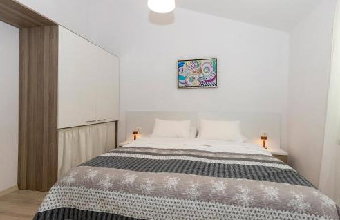 Beautiful Home In Kunj With Wifi - Photo 42