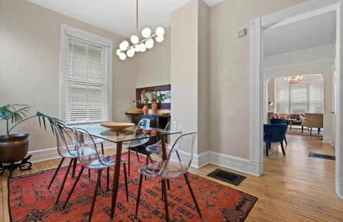 4 Bedroom 3 Story Townhouse with Free Parking - Foto 5