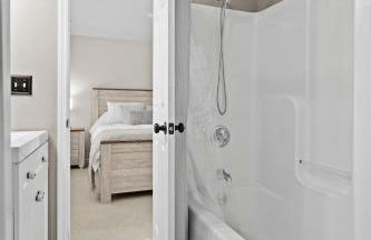 3BR Lake Luzerne Retreat with Game Room & Cozy Fire Pit - Foto 22