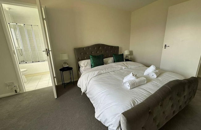 Beautiful 3-bed Apartment in Swansea - Photo 5