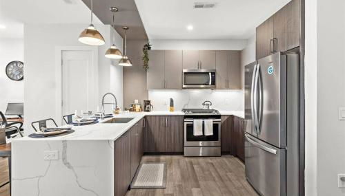 Cozy Stylish retreat - NYC & NWK w free parking - Foto 5, stove, toaster