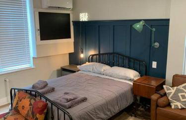 Refined Studio New Construction 1 Mile From Town - Foto 6