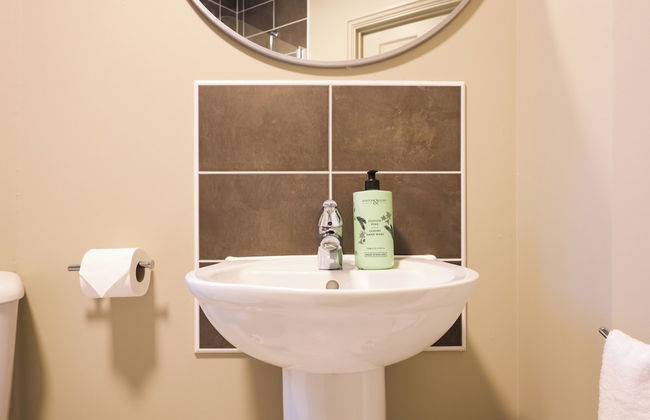 Stylish Flat With Sofa Bed in Malmesbury - Photo 17