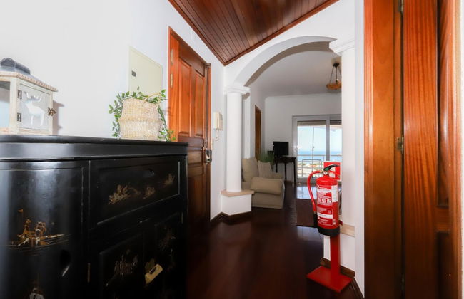 Sea View Apartment by Rent4all - Photo 14