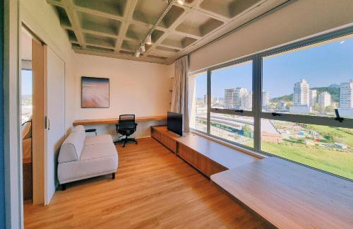 Atrium Studios by Xtay - Studio moderno em Pedra Branca - Caminhe até o Centro Empresarial e Unisul - Foto 76