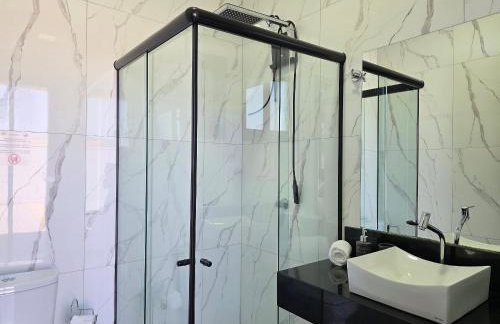 Casa novíssima com piscina ao lado do Centro - Foto 37