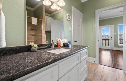 Charming Beachside Retreat: Steps from the Sand and Surf - Photo 22