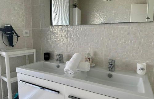 The Jacques Coeur- Vue climatisation et parking ! - Photo 4